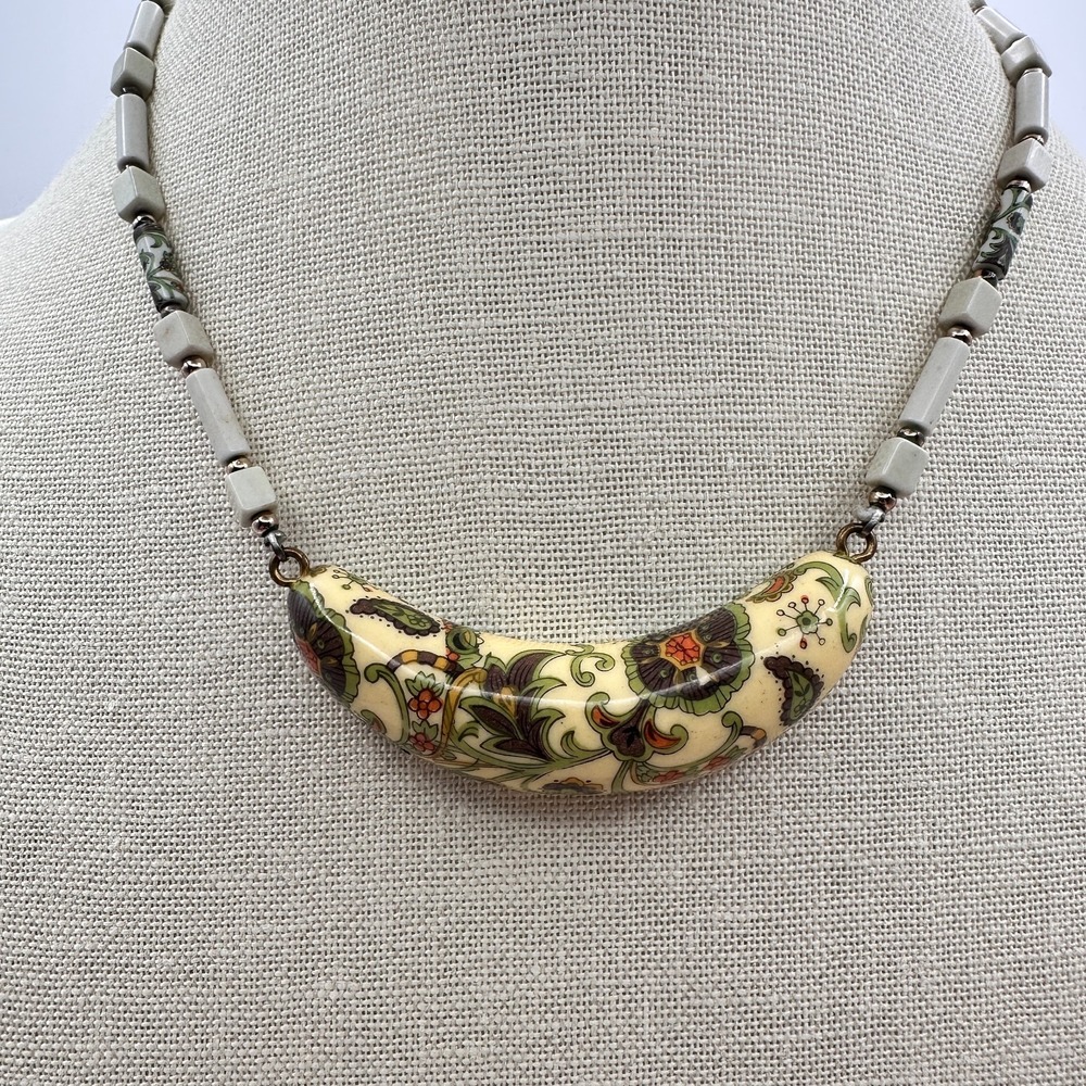Vintage 90s Stone Bead Floral Crescent Pendant Necklace Silver Tone Jewelry